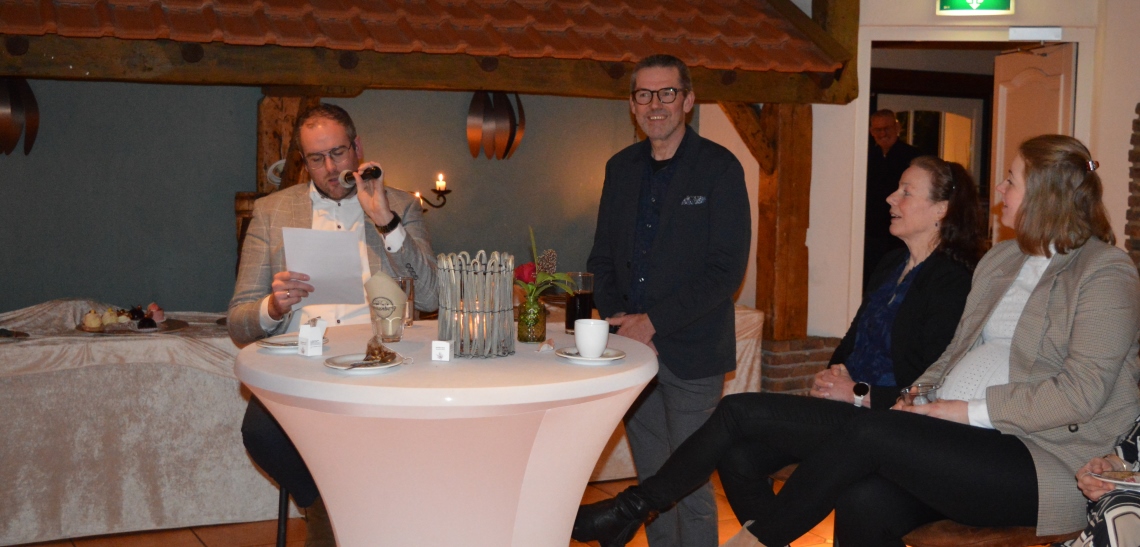 Henk Scholten 40 jaar in dienst bij Bouwbedrijf van Laar
